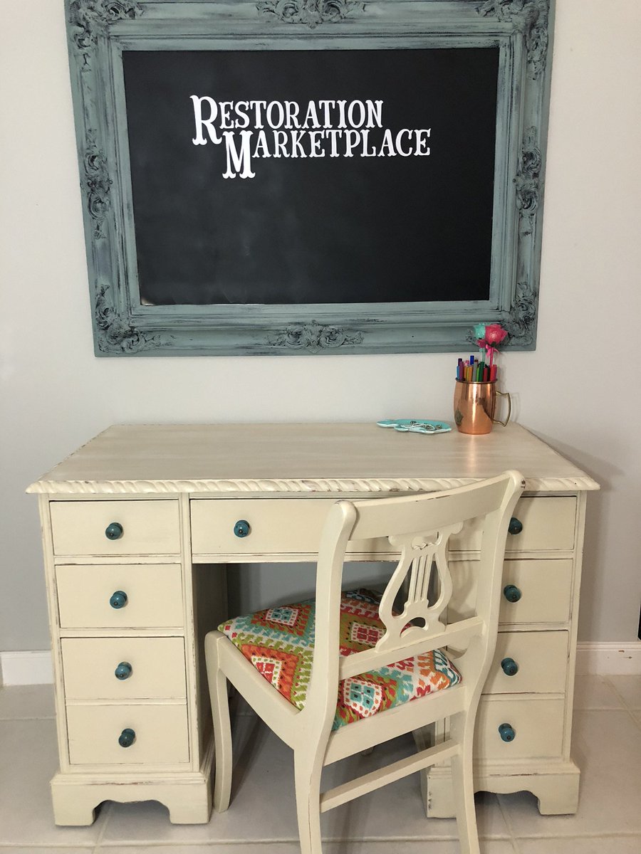 RMrktPlace's tweet photo. New paint,hardware &amp; fabric with just the right splash of color on this desk and chair!
 
Sign up for our newsletter...we are giving away a piece of refinished furniture valued at over $100 to a random newsletter subscriber.

https://t.co/lQuDgAhF3y https://t.co/GzVzLCRFQF https://t.co/SlJLcUp6F1