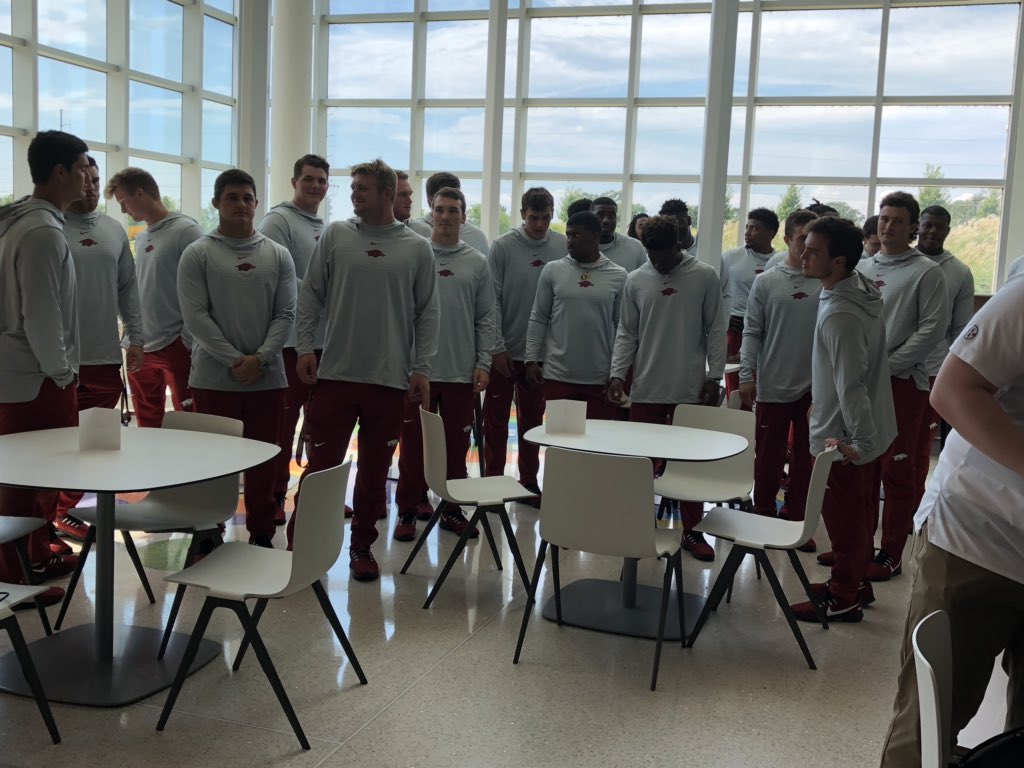 TrishaMontague1's tweet photo. #CallingtheHogs at #ACNW Thank you @RazorbackFB and @coachchadmorris for visiting our patients and families. #ACNW ❤️ our #Razorbacks @rebecca_neely14 @HogMarketingTMC @ChandaChacon @archildrensFred @hilarydemillo @archildrensJeff https://t.co/y0JMcpzEIV