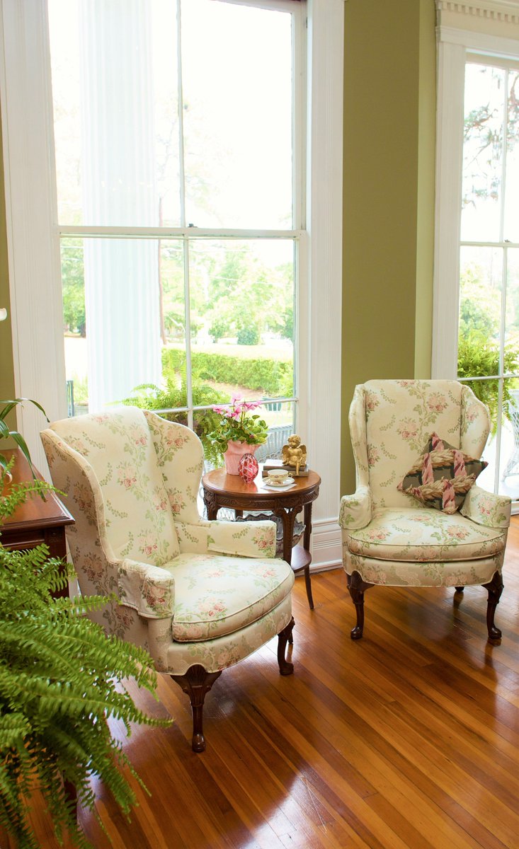 RosemaryInn's tweet photo. Rosemary has all sorts of peaceful little nooks to enjoy! Curled up here with a good book and all that natural light... Yes please! 🖐 || #bedandbreakfast #readingnook #rosemaryinn #csra #fourdiamond #peaceful #northaugusta #southcarolina https://t.co/WEJ5RBLCDL