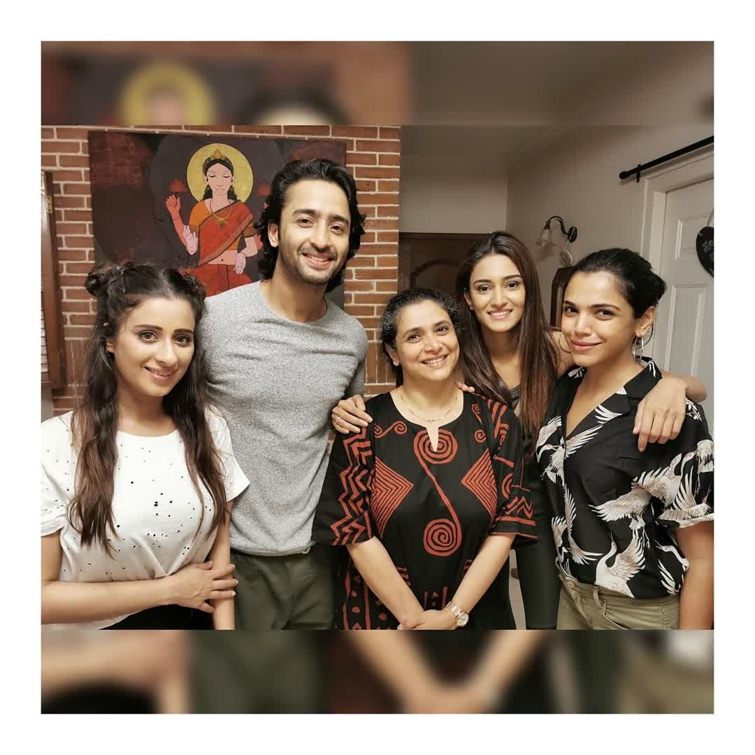 ejf_heartbeat's tweet photo. #KuchRangPyarKeAiseBhi Family Reunion πβ€
Insta Post By @IamEJF
Happy birthday maa supriyapilgaonkar π€πβ
#happybirthday #happiness #family #kuchrang
#KasautiiZindagiiKay #EricaFernandes https://t.co/MLQgCFKRs0
