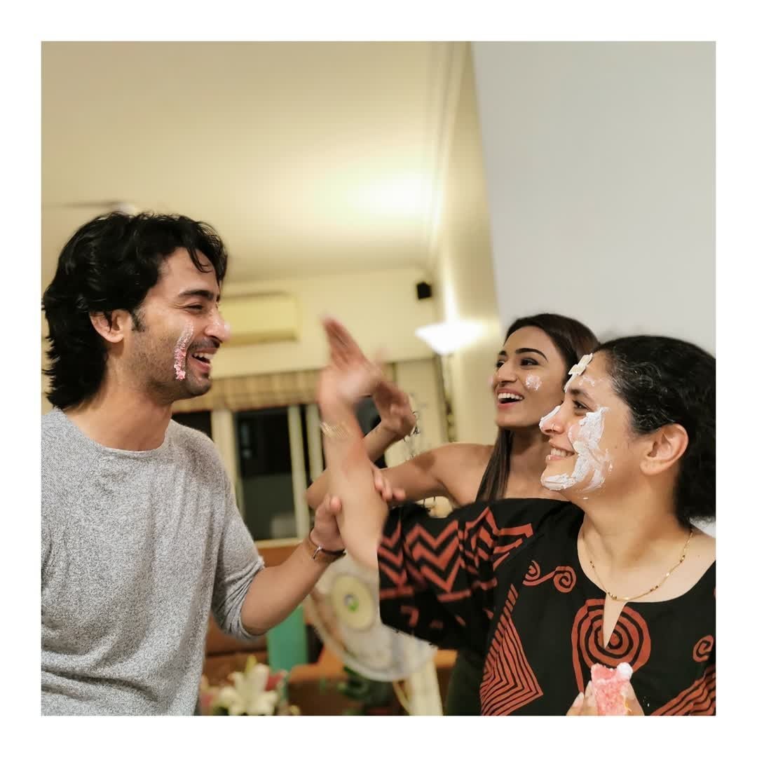 ejf_heartbeat's tweet photo. #KuchRangPyarKeAiseBhi Family Reunion πβ€
Insta Post By @IamEJF
Happy birthday maa supriyapilgaonkar π€πβ
#happybirthday #happiness #family #kuchrang
#KasautiiZindagiiKay #EricaFernandes https://t.co/MLQgCFKRs0