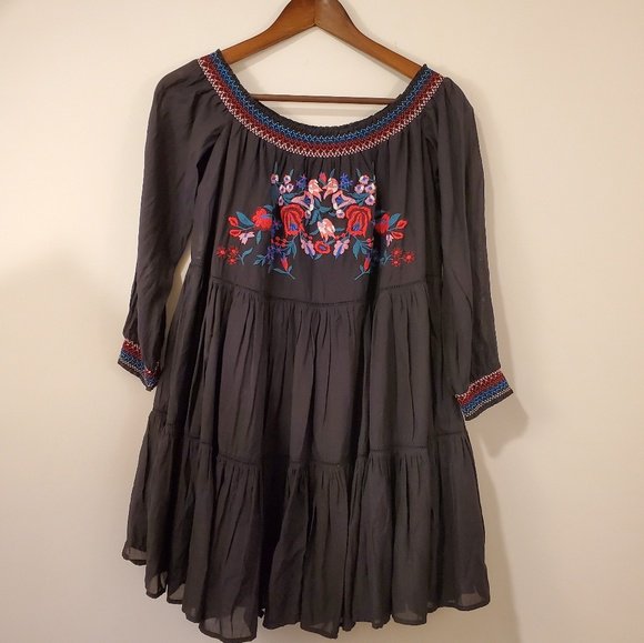 OgreCollectible's tweet photo. So good I had to share! Check out all the items I'm loving on @Poshmarkapp from @Styledbuyv #poshmark #fashion #style #shopmycloset #freepeople #anthropologie #valmarie: https://t.co/kwTIbrrGrL https://t.co/0hDYY6UgTq