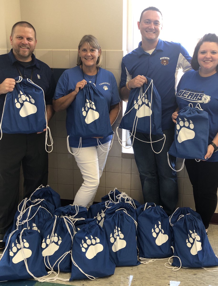 wsisdschools's tweet photo. Shout out to the Solid Rock Youth for donating backpacks for our Tannahill Intermediate 5th &amp; 6th graders! What a great way to support our families and kids! @SRChurchtv @JeremyWilliams_ #championsforkids https://t.co/PTVZYLWw8w