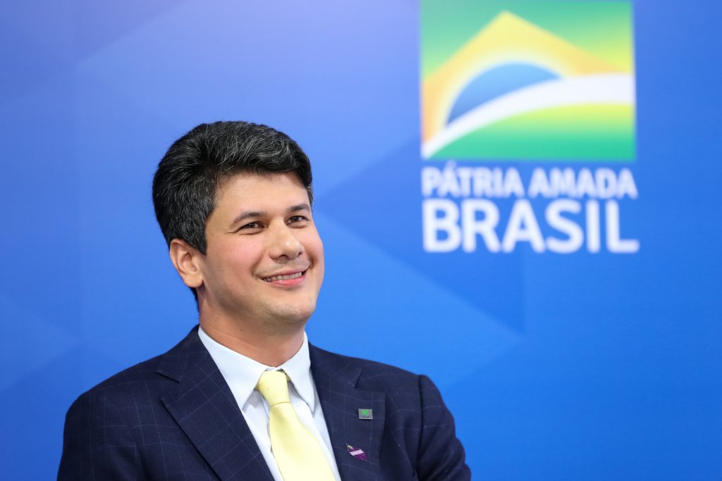 O presidente do BNDES, Gustavo Montezano fala agora no Tempo Real, com <a href="/ozirismg/">Oziris Marins</a>.

<a href="/RadioBandPOA/">Rádio Bandeirantes</a>  
🎧 FM 94.9 📻 AM 640