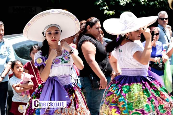 revistacheckout's tweet photo. #Comparsas 
la comparsa imperial  se ha encargado de difundir el #carnaval del municipio de #Chimalhuacán
Fotos por @ZonaAdictiva

#FelizViernesATodos
#BuenViernes
#bailesregionales #tradiciones #CDMX #tradiciones #viaja #México #Coyoacán #Viajes #Turismo #dance  #traveltime https://t.co/Za11ZeJ1MW