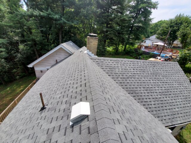 TTGRoofing's tweet photo. We don’t stop. #PinnaclePristine #anotherdayanotherroof @AtlasRoofing https://t.co/lFedpsMOOZ