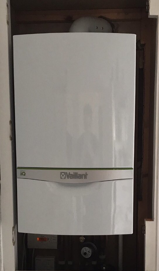 GasCare's tweet photo. @vaillantuk the new Vaillant 835 Exclusive Green IQ installed and set up to perfection! Highly recommend this boiler https://t.co/Me0Dr7CqRY