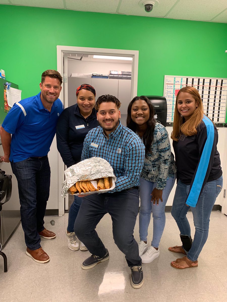 It was Amazing having <a href="/LalaFremont/">Lala Fremont</a> <a href="/kuhn3/">Kevin Kuhn</a> in the store today thanks for the visit! Hope you enjoyed the food! 😁@Rafaelinaabreu3 <a href="/Allison26629646/">Alli Navarro</a> <a href="/BroadSquad2733/">Broadcasting Square</a>