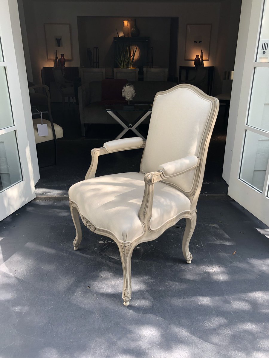 JRobertScott's tweet photo. Six New Villa Fauteuils upholstered in JRS Bengaline Alabaster! 50% Off SALE! Call for more information. New York 332 209 2241 / Los Angeles 323 218 7590 / Chicago 312 718 0675 https://t.co/IWWgyCosZM