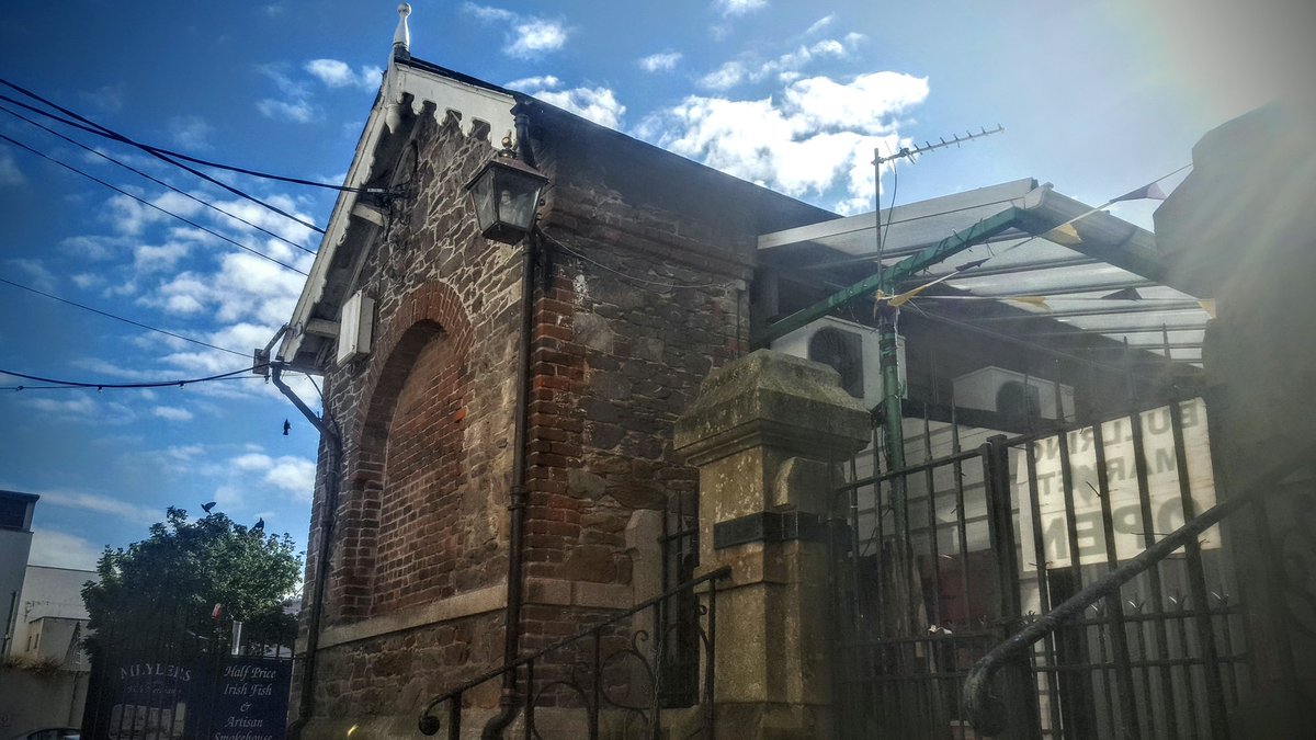 ClaireyFaery78's tweet photo. THE BULLRING MARKET #wexford #ireland #mytown #bullringmarket #redbrick #oldsteps #blueskies #mytown https://t.co/QANjw5hMvI