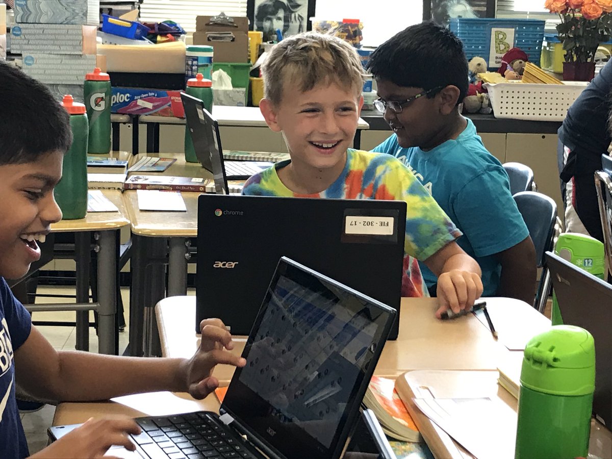 VBaxter4th's tweet photo. These are two faces of students getting to use Scratch coding program for the first time. Think they liked it?!? #ignited205 #everydaycomputing #csforall @scratch @FieldD205 https://t.co/z05MPpIcjy