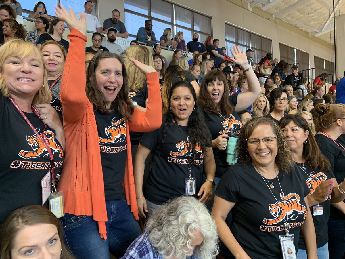 SanMarcosTigers's tweet photo. And we're off to a new school year! Fantastic morning with our colleagues 🙌🏼 🦁 @SanMarcosTigers @tSMpromise @SanMarcosUSD #FridayFeeling #TigerTough #SMETigerWay https://t.co/nj7K4LfsHj