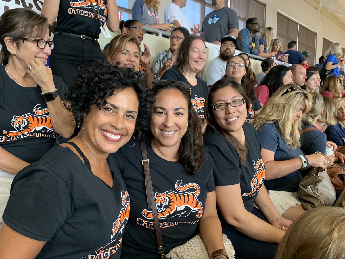 SanMarcosTigers's tweet photo. And we're off to a new school year! Fantastic morning with our colleagues 🙌🏼 🦁 @SanMarcosTigers @tSMpromise @SanMarcosUSD #FridayFeeling #TigerTough #SMETigerWay https://t.co/nj7K4LfsHj