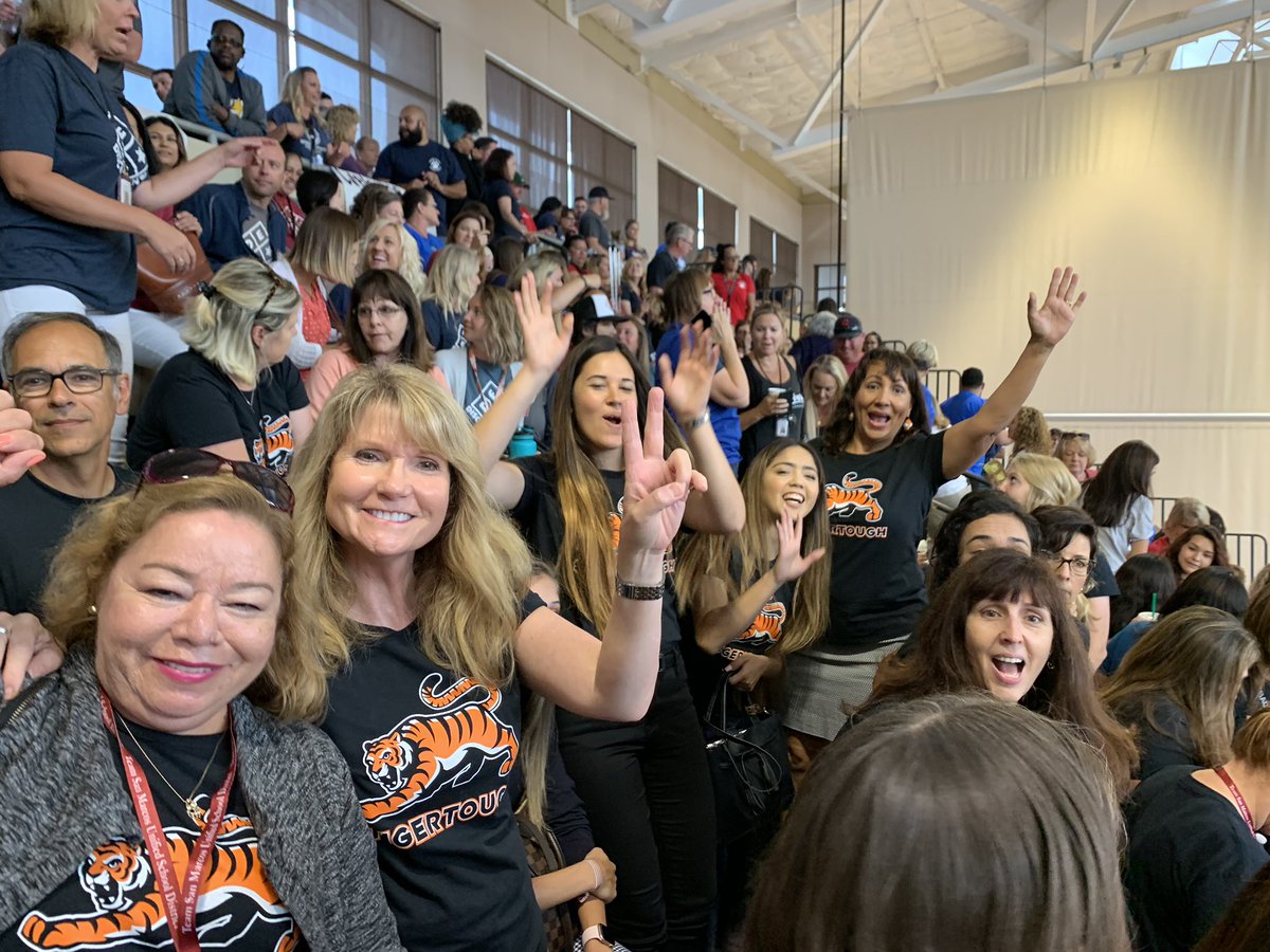 SanMarcosTigers's tweet photo. And we're off to a new school year! Fantastic morning with our colleagues 🙌🏼 🦁 @SanMarcosTigers @tSMpromise @SanMarcosUSD #FridayFeeling #TigerTough #SMETigerWay https://t.co/nj7K4LfsHj