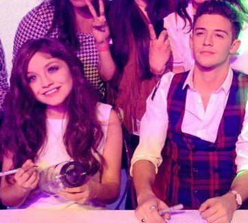 itslutteo's tweet photo. voy subir todas joyitas ruggarol que tengo, den RT . ✨

RT= 1 VOTO

 #KCAMexico #KarolSevilla #SoyLuna  #RuggeroPasquarelliTrendy https://t.co/QPryvm1DM6