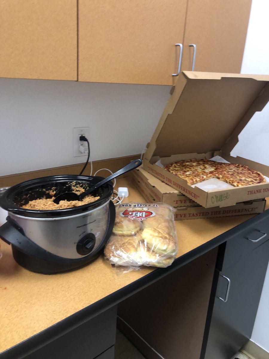 Chapel Hill having a pot luck!!! ❤️🍗🍕🥗🍰🧁🎂🍩<a href="/DanBrechbill/">Dan Brechbill</a> <a href="/BIGBizDecker/">Eric Decker</a> <a href="/judy_cavalieri/">Judy Cavalieri</a> this team so engaged!!! 💪💪💪