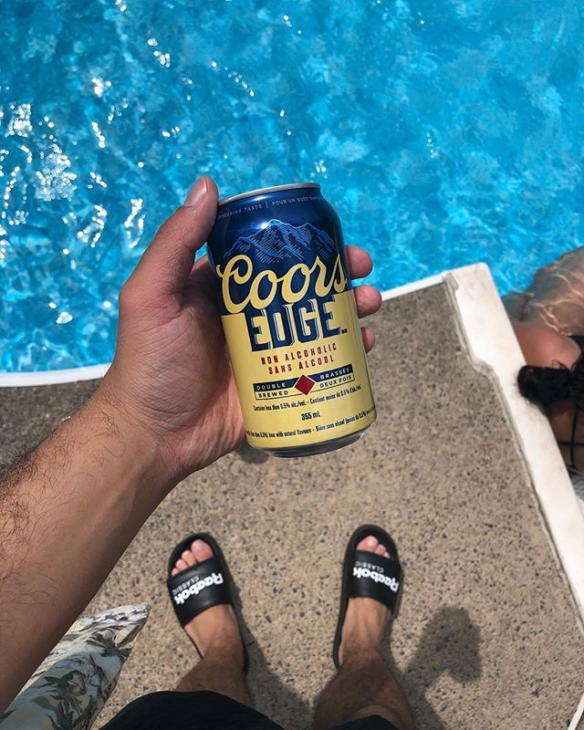 Envie de rafraîchissement lors d’une journée autour de la piscine avec des amis? ⁣
⁣
La Coors Edge est LA bière non alcoolisée pour toutes les occasions et tous les endroits sociaux où vous ne pouvez ou ne voulez pas consommer d’alcool. ⁣
⁣
En plus, … ift.tt/2ZcEwTn