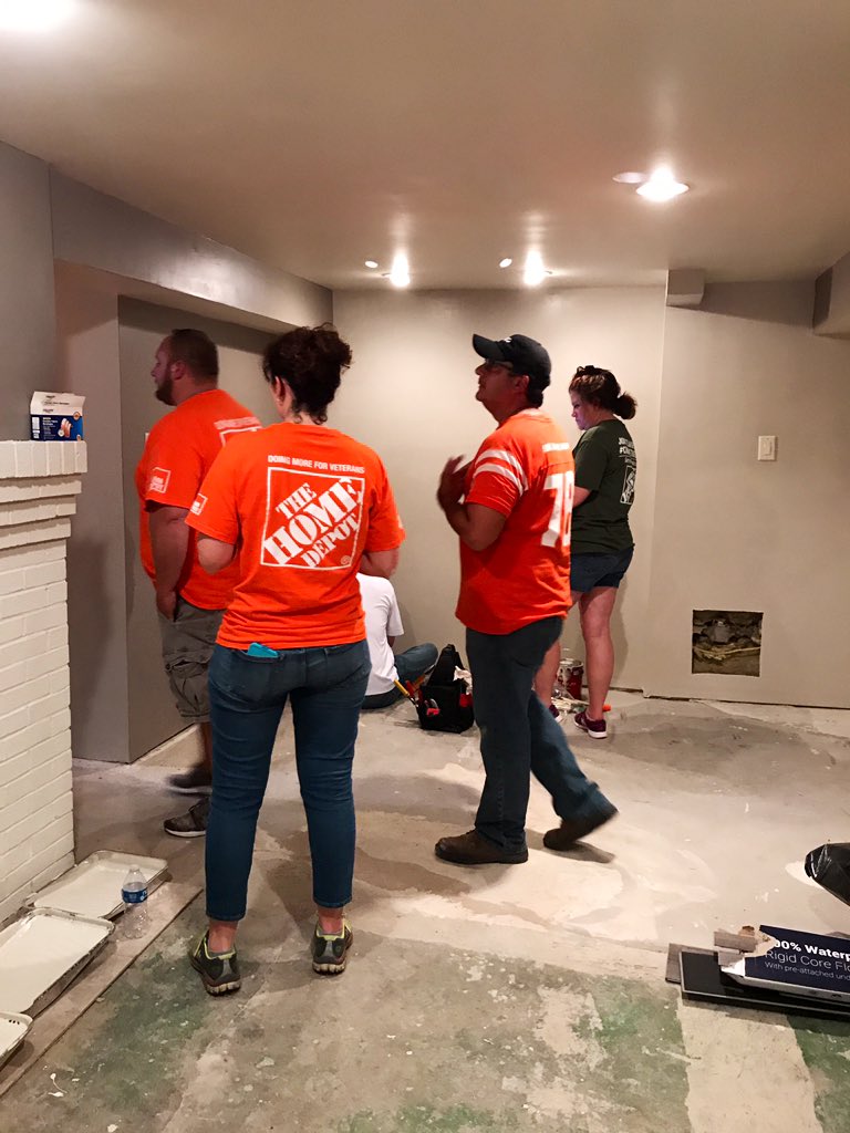 Ashley Laderer tweet media