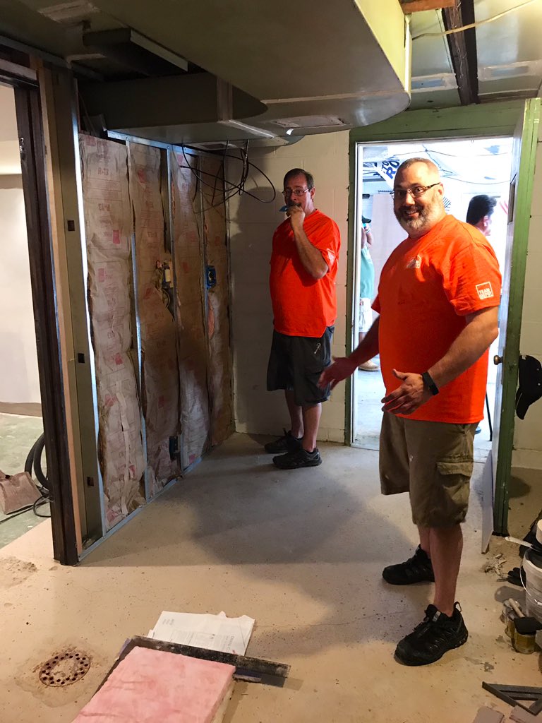 Ashley Laderer tweet media