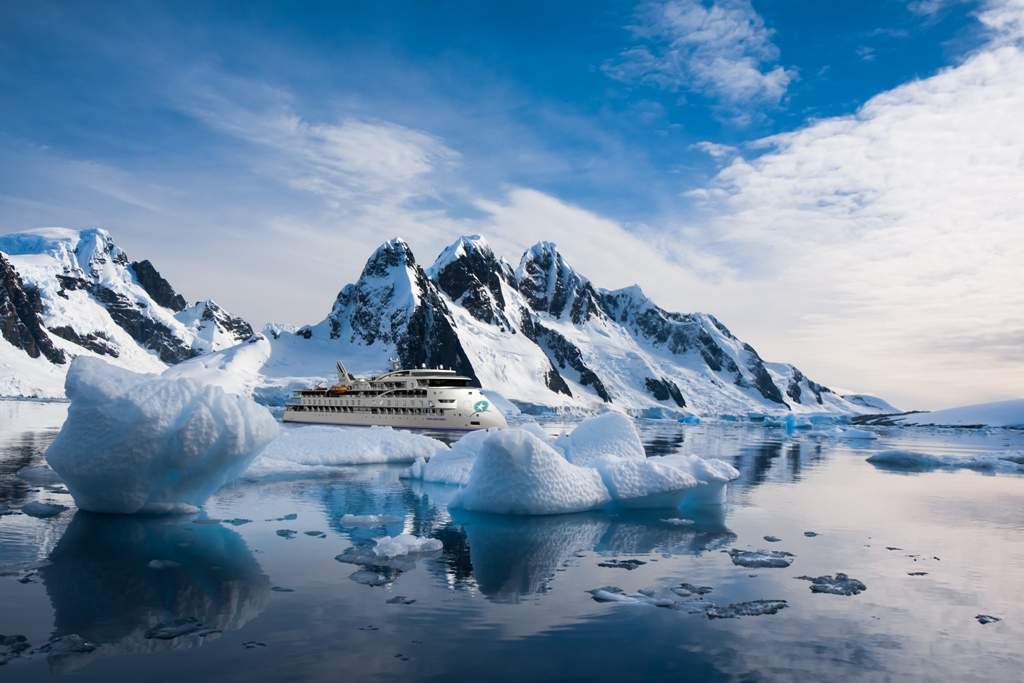 ExploreSouth's tweet photo. Robust, powerful and built with her guests in mind, #TheGregMortimer is at the cutting edge of nautical technology with the introduction of the patented X-BOW™, an inverted bow concept that's been built on over 100 vessels in the shipping industry. https://t.co/ZayYnTibbx