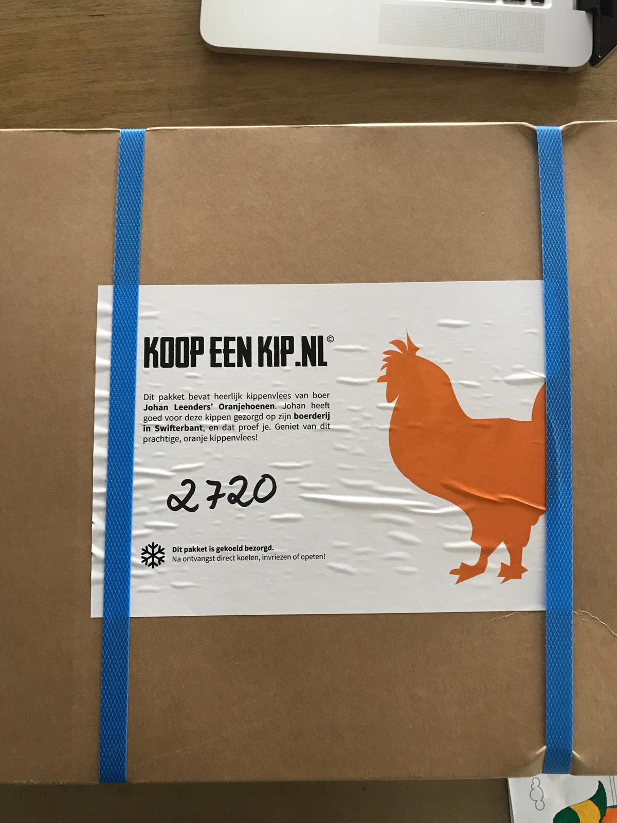 JohanLeenders 🚜 "Ha wat gaaf. De eigen #Oranjehoen weer terug via @KoopeenKipnl Ik vind mooi. https://t.co/N6C1X8GWja" / Twitter