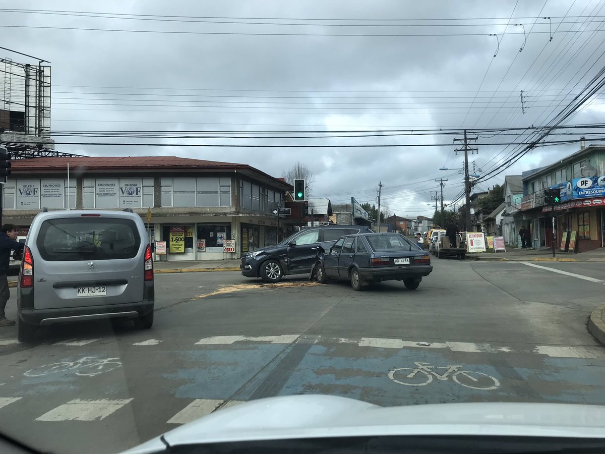 #Accidente de #Tránsito entre calles Amador Barrientos con Buenos Aires genera corte de tránsito. Los conductores y acompañantes se encuentran fuera de peligro pero lesiones leves.