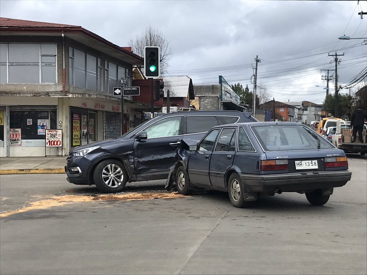 ConquistadorLos's tweet photo. #Accidente de #Tránsito entre calles Amador Barrientos con Buenos Aires genera corte de tránsito. Los conductores y acompañantes se encuentran fuera de peligro pero lesiones leves. https://t.co/NkOnI458g8