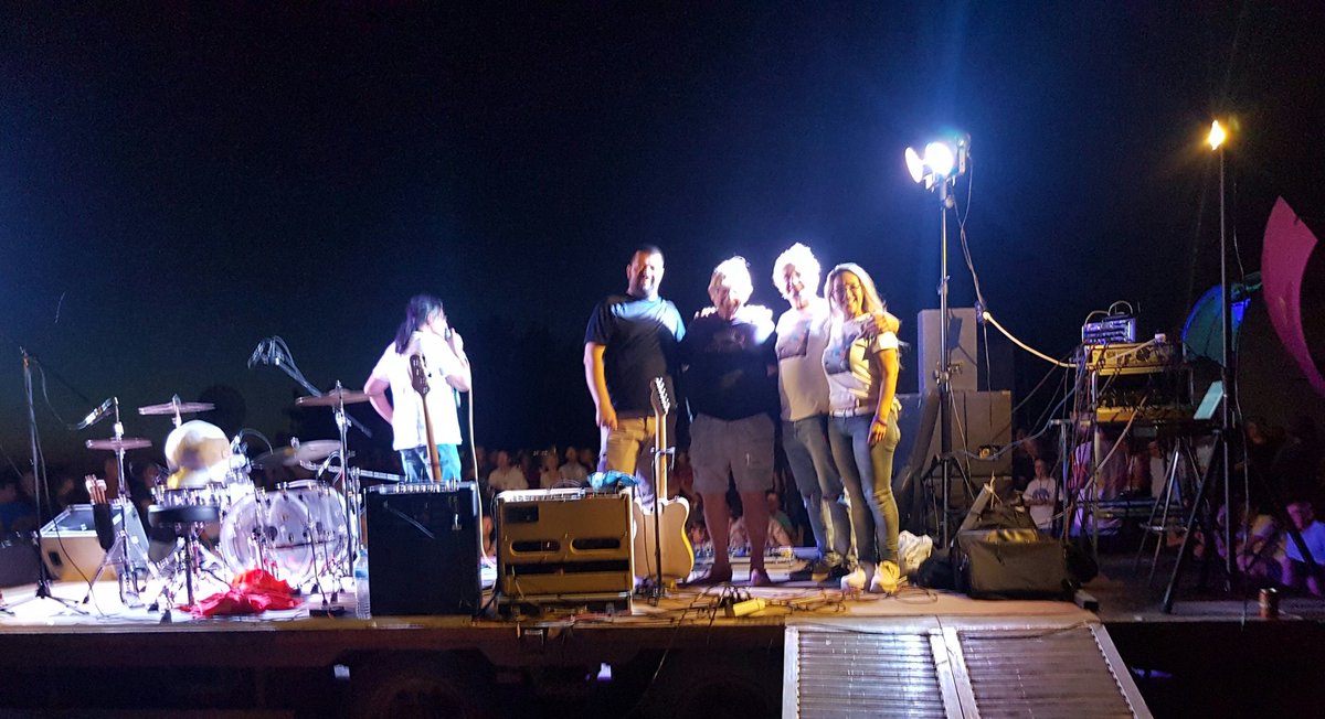 Emocionante noche en <a href="/AstroHita/">Fundación AstroHita</a> ¡Gran evento! por el #20aniversario con cientos de personas y me quedo corta.