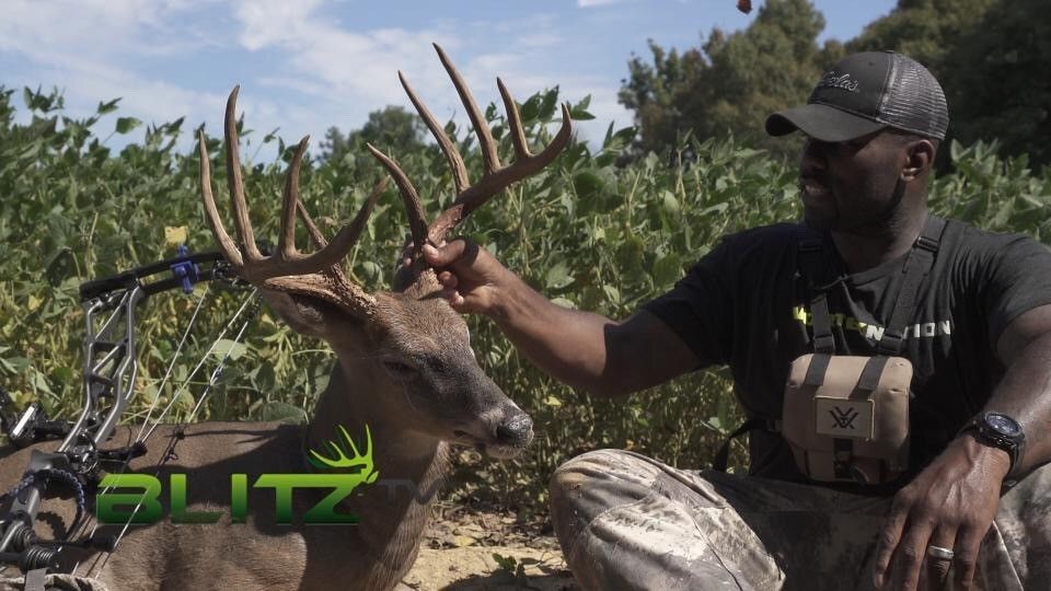 SPORTSMANchnl's tweet photo. Host Trent Cole heads To Kentucky In Pursuit Of A Trophy Whitetail After Retiring From The NFL
@BlitzTVshow | Tonight at 7 PM ET.
#IAMSPORTSMAN #blitztv #deer #deerhunting #whitetail #nfl https://t.co/NebgIR24F9