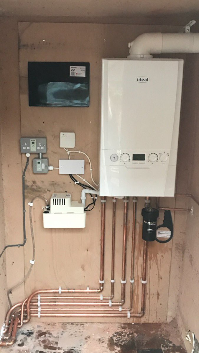 GasCare's tweet photo. I do love a Logic! My spaghetti junction pipework haha @IdealBoilers  #IdealInstallOfTheWeek https://t.co/2kVKL18cWo