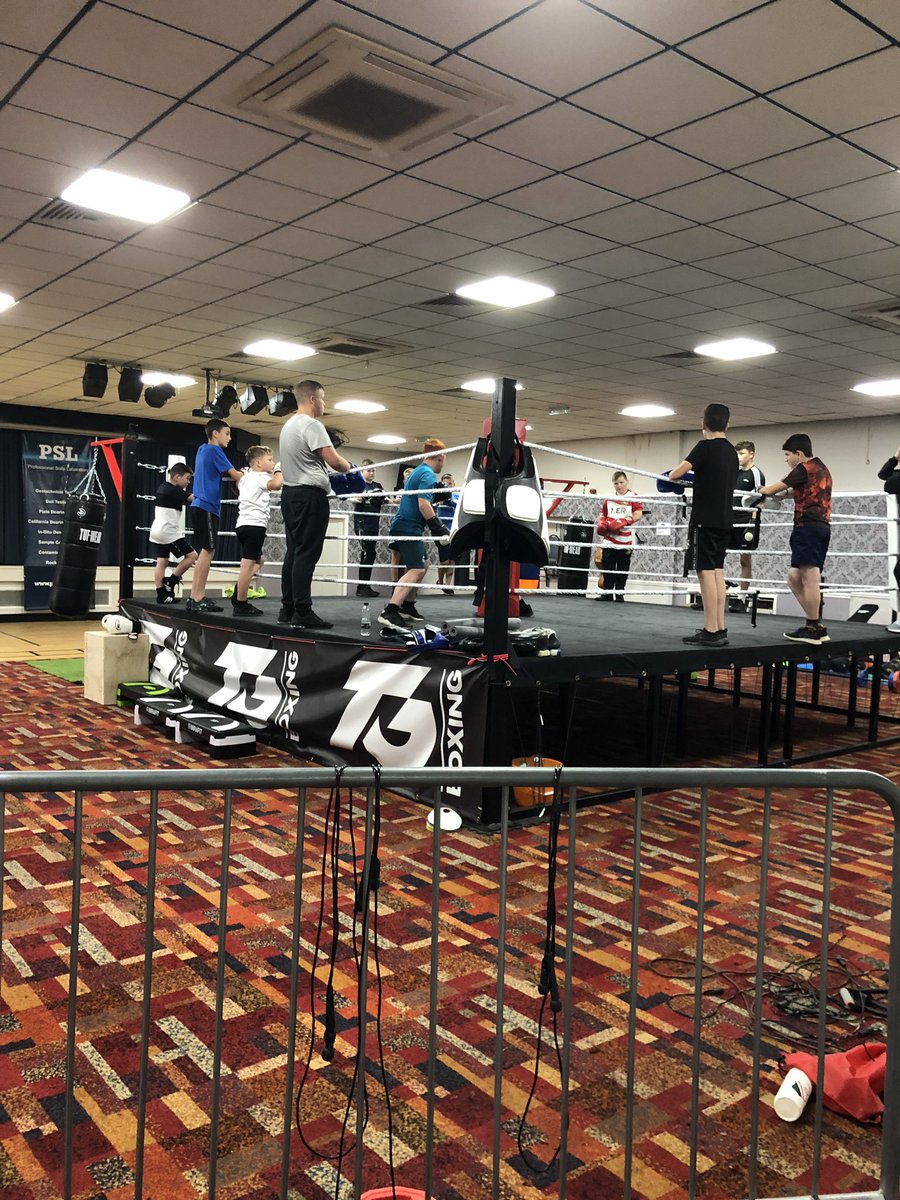 Tommy1gilbert's tweet image. Thin on the ground tonight, only 20 boys in the gym across the sessions, all engaged and learning! I know they will all still be here come the start of the season! Not stats, boxers! #boxing