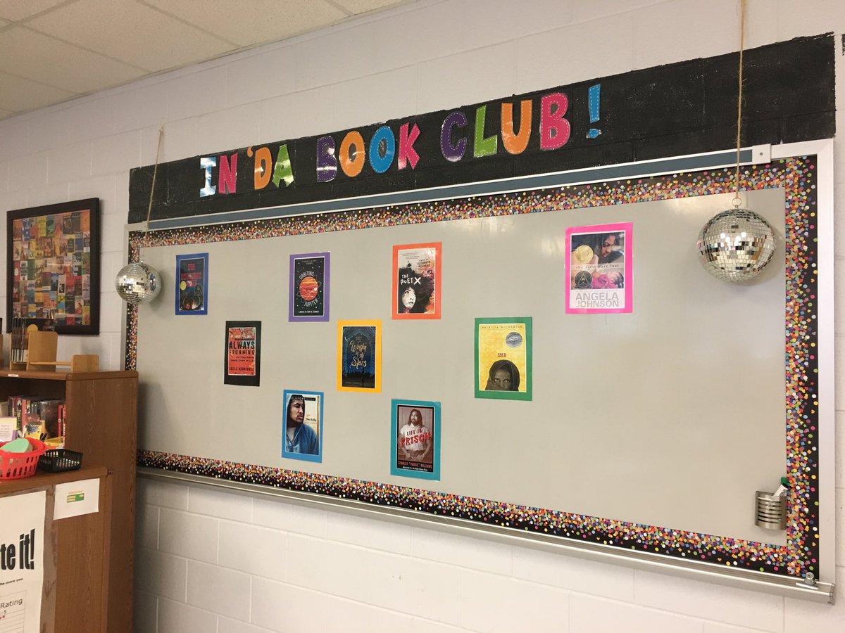 emoryhenderson2's tweet photo. In ‘da BOOK club!!! Daily English 2019-20 https://t.co/kLcnCCWgrn