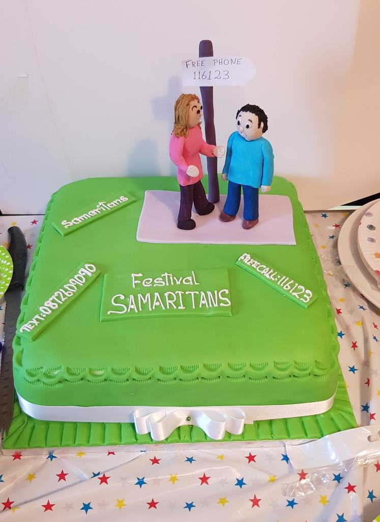 SamaritansIRL's tweet photo. Great to have Mayor of Drogheda Cllr Paul Bell welcome @SamsFestIrish &amp; @droghedasams volunteers to @fleadhcheoil where they will be out on the streets to support those in need 💚 #FleadhCheoil2019 #mentalhealth https://t.co/svCvGmW5lw