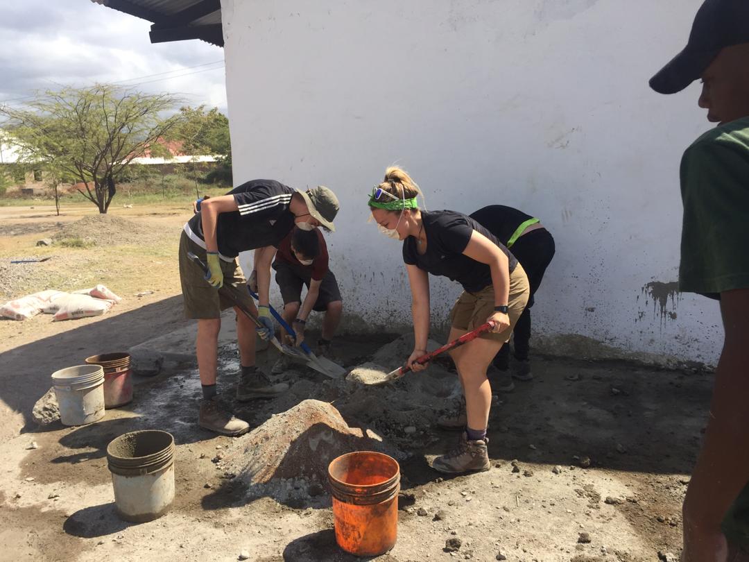camptanzania's tweet photo. Final week on project working solidly what a great team! #Teampea #DoSomethingAmazing #CampsEffect @CampsInt https://t.co/chtzlIkTcq
