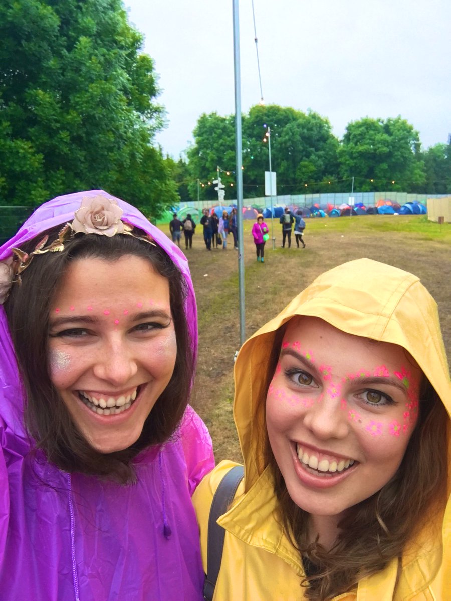 faerietales89's tweet photo. @ThreeIreland Fave festival experience is finding Gavin James having a sing-song in a tiny cabin in the woods at 3am @Strawburrylacez #MadeByMusic https://t.co/F7geaGGZbc