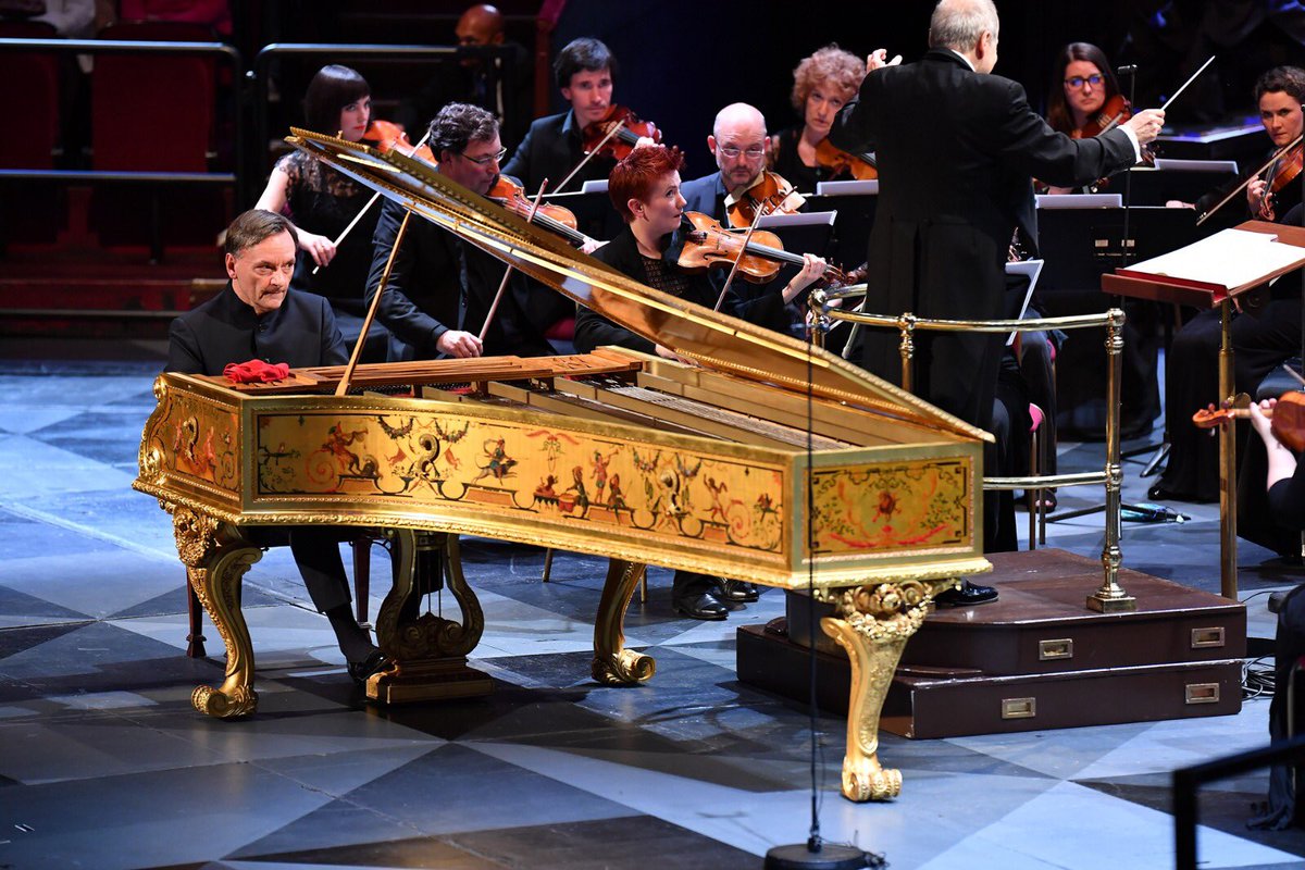bbcproms's tweet photo. Queen Victoria’s Erard piano, loaned from @RCT by Her Majesty the Queen came to life in Mendelssohn’s Piano Concerto No. 1 performed by @houghhough, #adámfischer &amp; @theoae. We were treated to a stunning encore too: Chopin’s Nocturne in E flat major, Op. 9, No. 2. #bbcproms https://t.co/3tqvQMRhHR