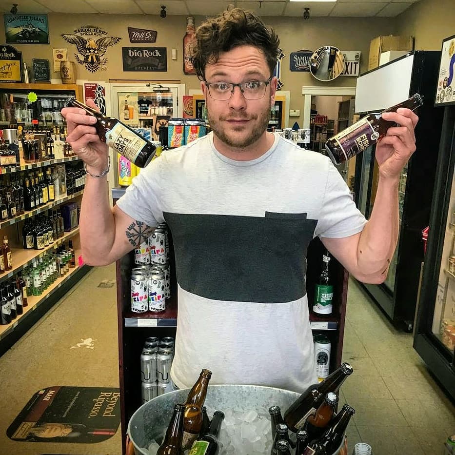 alley_kat_beer's tweet photo. Head on down to @littleguyliquor where this guy'll help you figure out your Weekend Bevvies (a very critical decision) 🍻
2pm - 6pm today!
#alleykatbeer #abbeer #drinklocal #edmonton #yeg #tgif #hellosamples https://t.co/OVu0rxgFhT