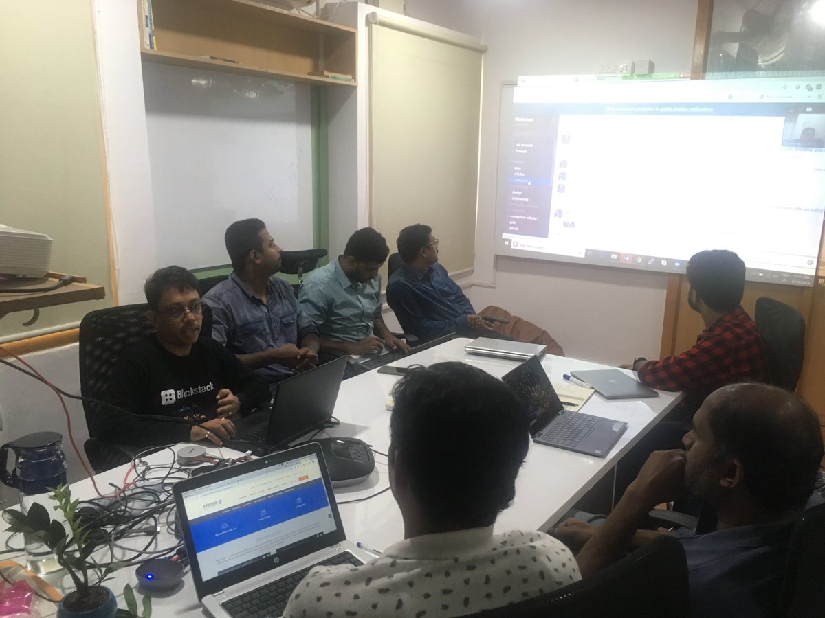 StacksCommunity's tweet image. Roundup of Blockstack community meetups around the world: #CantBeEvil workshops in Beijing & Bangalore and summer drinks at @starfishsf 
#BlockstackGlobal