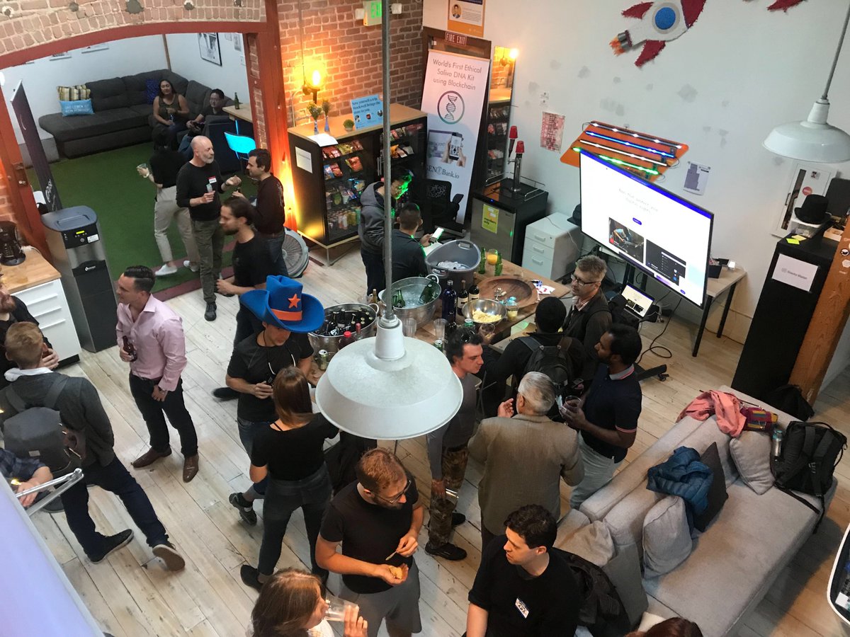 StacksCommunity's tweet image. Roundup of Blockstack community meetups around the world: #CantBeEvil workshops in Beijing & Bangalore and summer drinks at @starfishsf 
#BlockstackGlobal