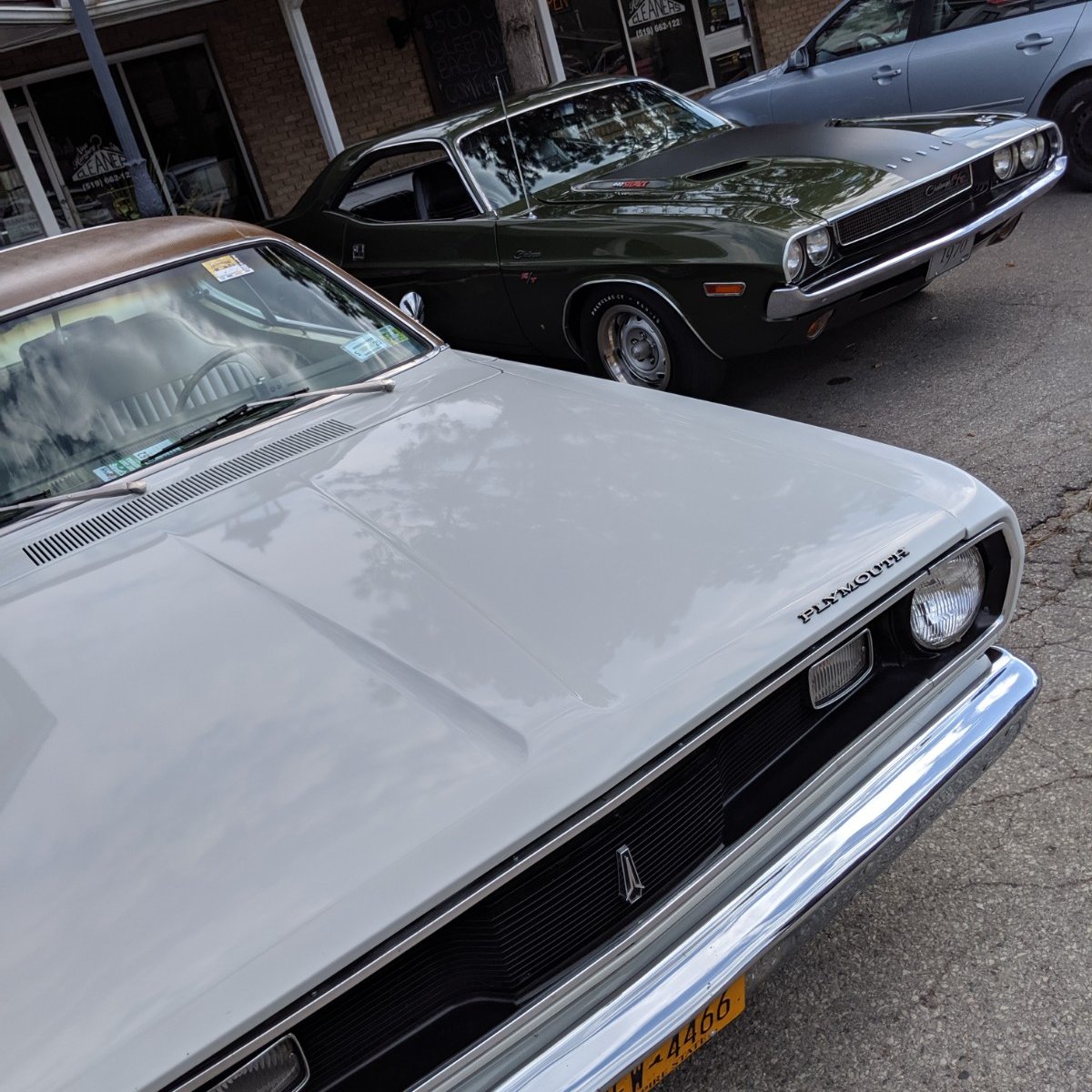 Josslin_Ins's tweet photo. It's @Moparfest time here in #NewHamburg!  Cars of all shapes &amp; sizes have been rolling in all day...come on down and see for yourself, all weekend long!

#WRawesome #wilmotawesome #moparfest #canadaslargestmoparshow #mopar https://t.co/15nKmZXD38