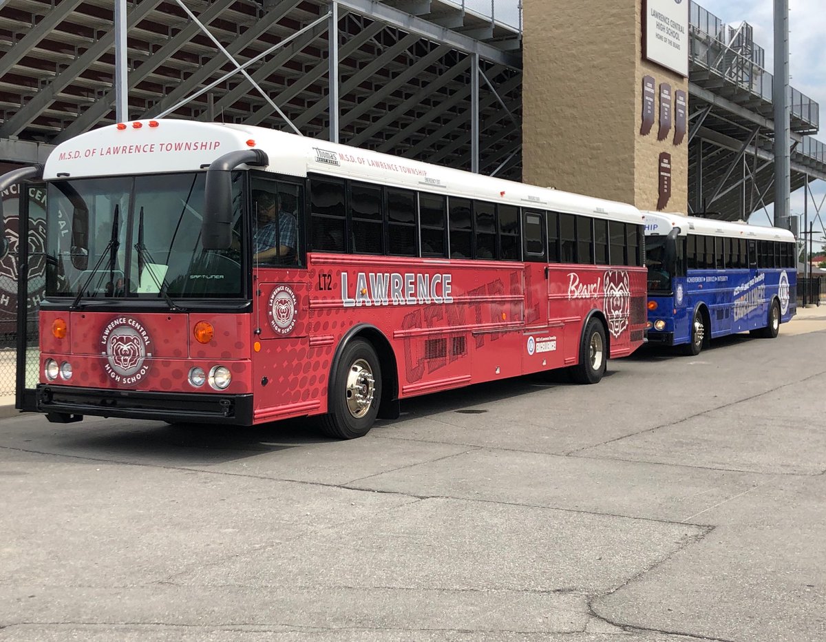 LCBEARSHUDDLEC1's tweet photo. Buses gassed and ready to load Them Bears Up and head to Bloomington. #GoLCBears https://t.co/dBZ7HZmBui