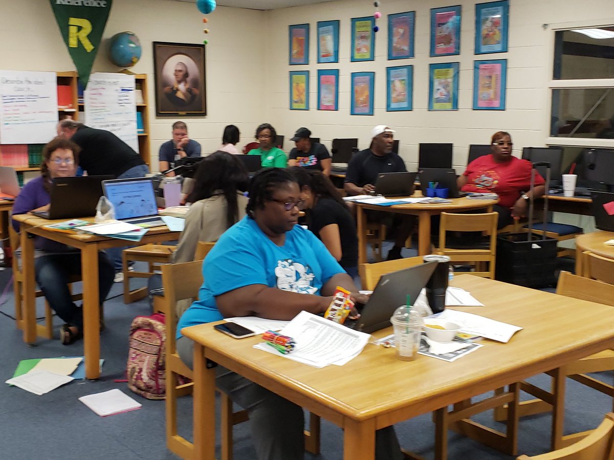 PAULANEVIL2's tweet photo. Digging deep to build excellence @harlean_beal @FortWorthISD @FWISDCurriculum
#intentionalplanning
#academicbehaviorrelationships https://t.co/2Aml6Fyj0r