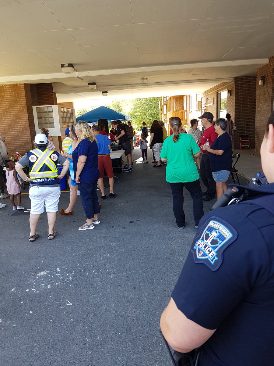 InspRichardLane's tweet photo. Another great day for this Appreciation BBQ on Primrose St, special thanks to the Salvation Army and Kent who both showed up https://t.co/zpDDPkp9p7