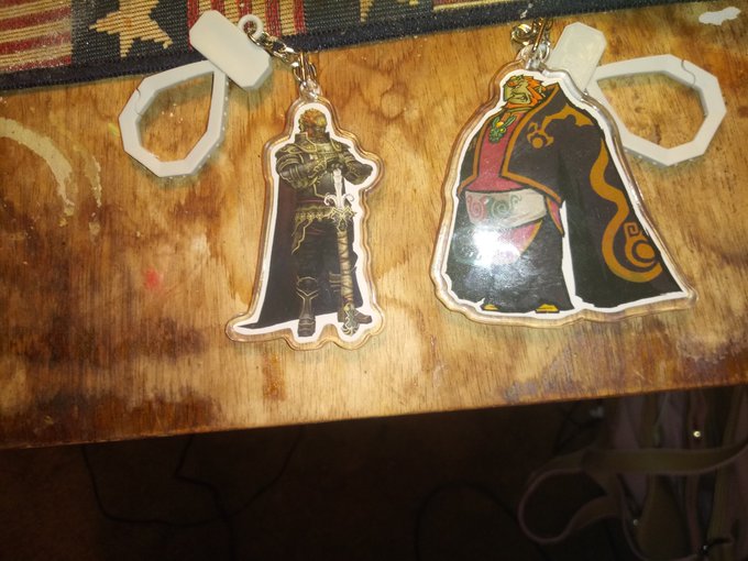 My sweet new key chains... I love keychains its an addiction https://t.co/1ST5VWgnF4