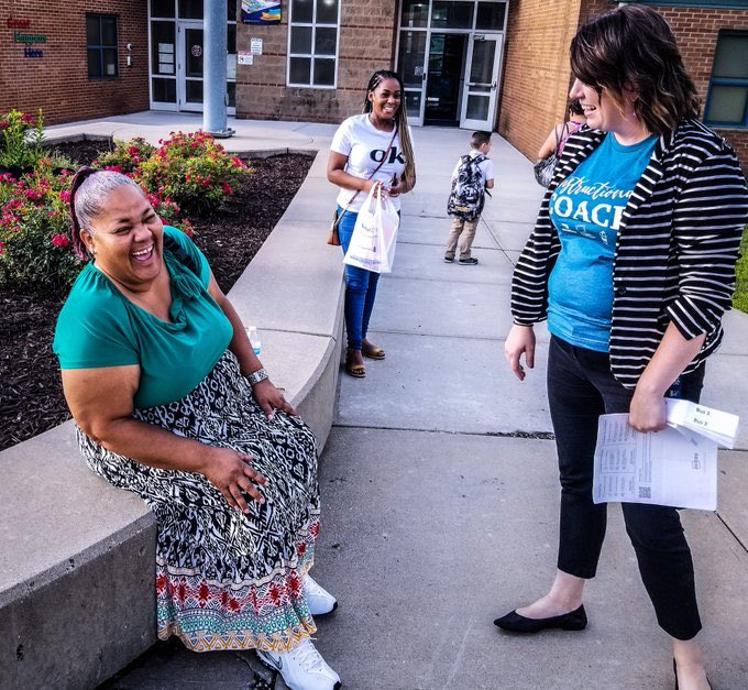 KC_WellsCarter's tweet photo. Two thumbs up to a successful first week of school to 3 of our newest #KCPLUS Residents, Janita Webb VP at @kcps_Holliday with Principal Bass-Barlow and Cristin Blunt @MsEducationofCB an IC at @GrandviewCSD4 and Marj Mayes IC @kcpublicschools. Way to go, ladies! https://t.co/0B4soA0xNr