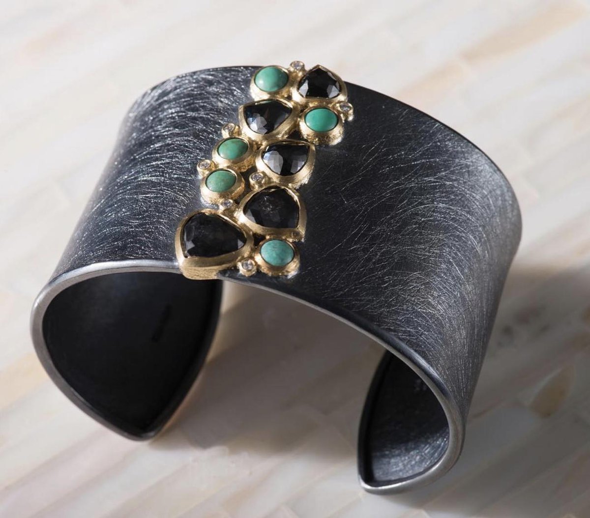 toddreedjewelry's tweet photo. Turquoise Accent | Black diamonds and blue turquoise meet in gold in an organic pattern across a brushed sterling silver and patina cuff bracelet. #turquoise #blackdiamonds #diamondcuff #turquoisecuff #toddreed #highjewelry https://t.co/vKxtGDm6TI