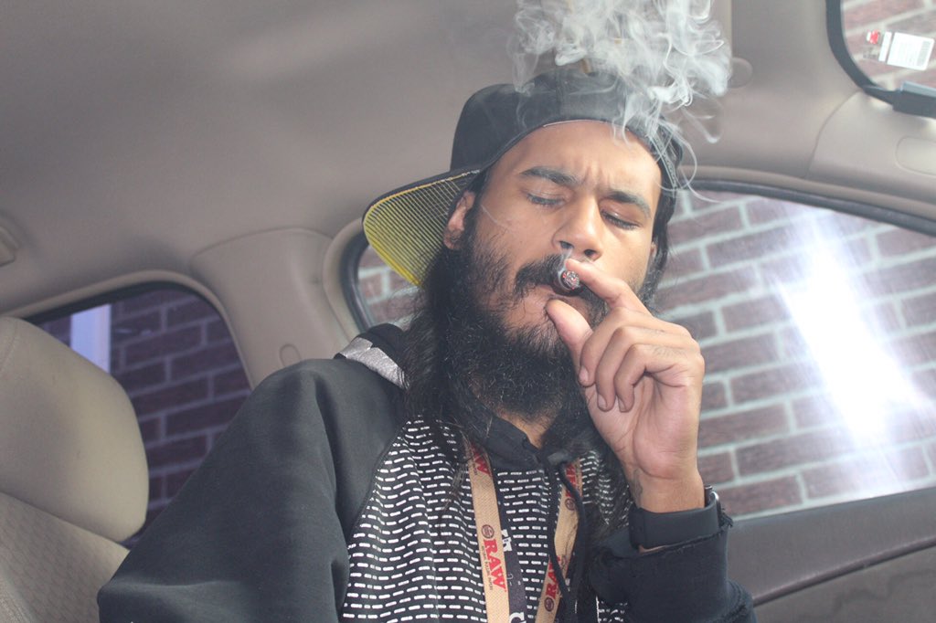 BloodyBoyGoon's tweet photo. Smoke sesh 😤
#bloodyboygoon #bloodymgmt #deepslit #deepslitdemons #westwarren #exit8 #warrenup #mmmp #instagram #photography #photooftheday #picoftheday #detroit #michigan https://t.co/FAcNBc8emt