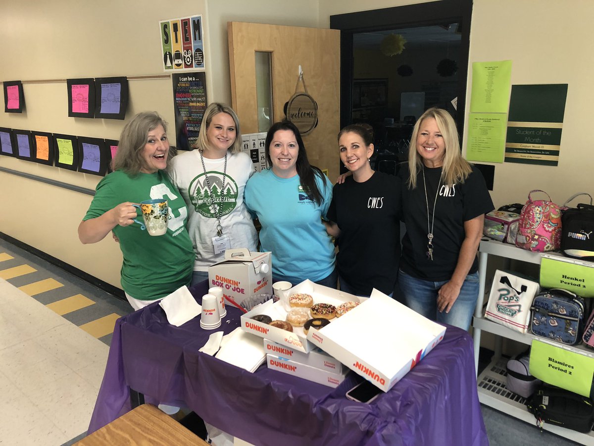lisagarosi's tweet photo. Admin Celebrating our teachers for the first Friday/week of the year. Dunkin and Coffee cart! We truly had the BEST first week ever! #feathertogether #SharedOwnership @CogburnWoodsES https://t.co/KPcZtlkyB7