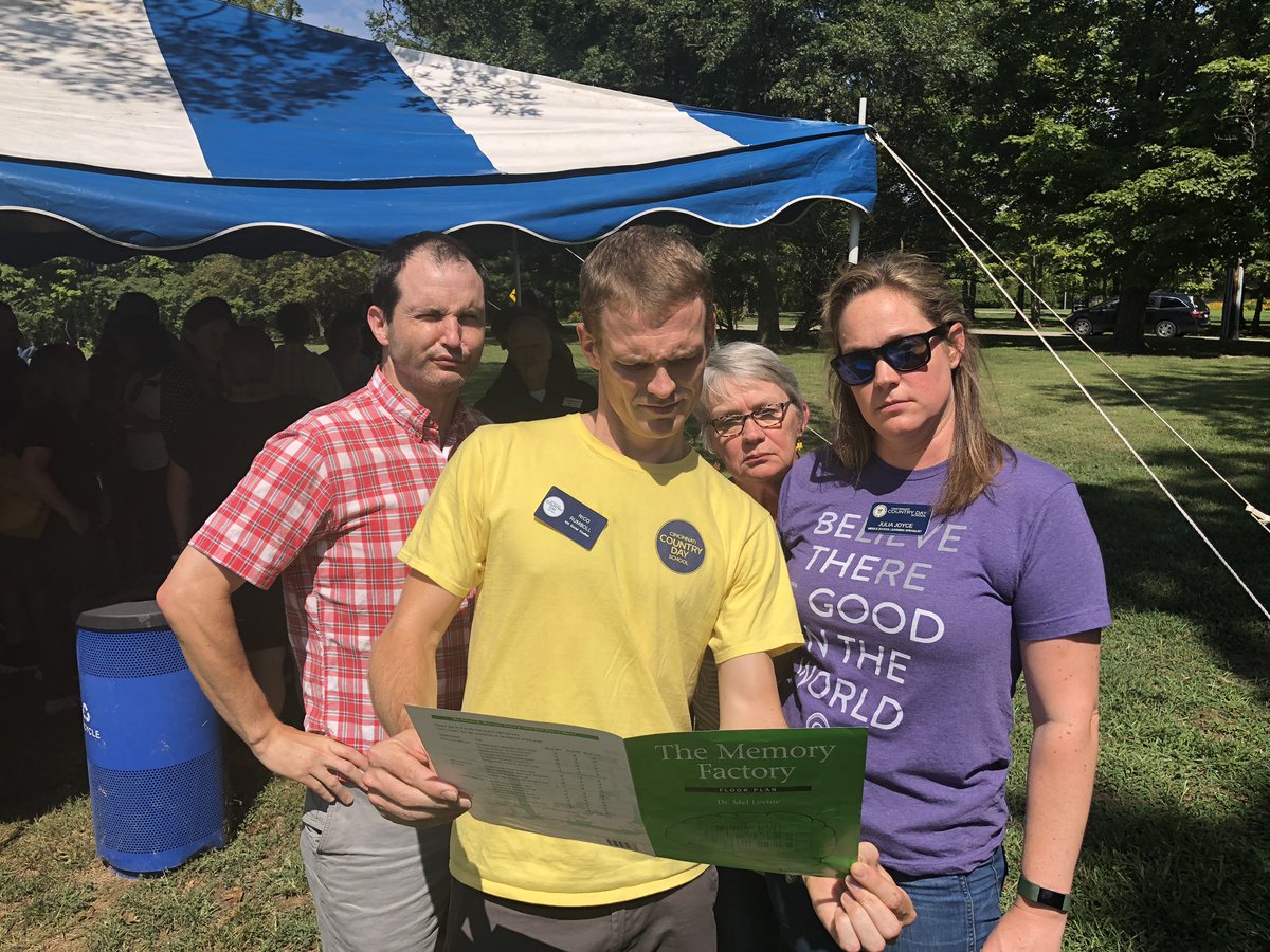 TonyJaccaci's tweet image. Seen at @CountryDay Faculty/staff in-service reception today. Teachers loving memory literature. Are we geeks about “learning about learning” at CCDS? Yes, and proud of it! 📚 ⚽️🏈🎭🎼🧫#wearecountryday #ccdslearning #ccdsfirstday @CCDSHirsch @jgweinheimer @jencjensen5