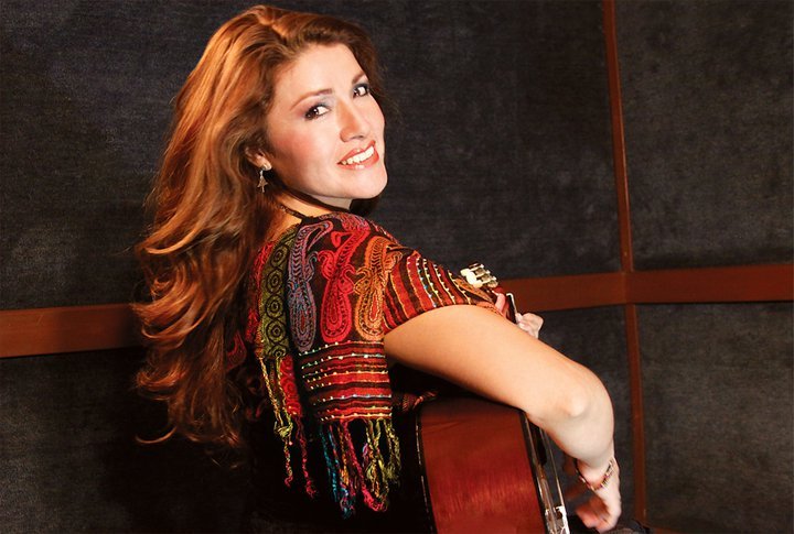 RadioNacionalFM's tweet photo. #TakiDatos | La cantante #DollyPríncipe presenta en EXCLUSIVA para #TQC su nuevo tema ‘Cholo Chotano’. 
#TierraQueCanta en #Nacional 103.9 FM 📻 https://t.co/h5p6IcCJOY